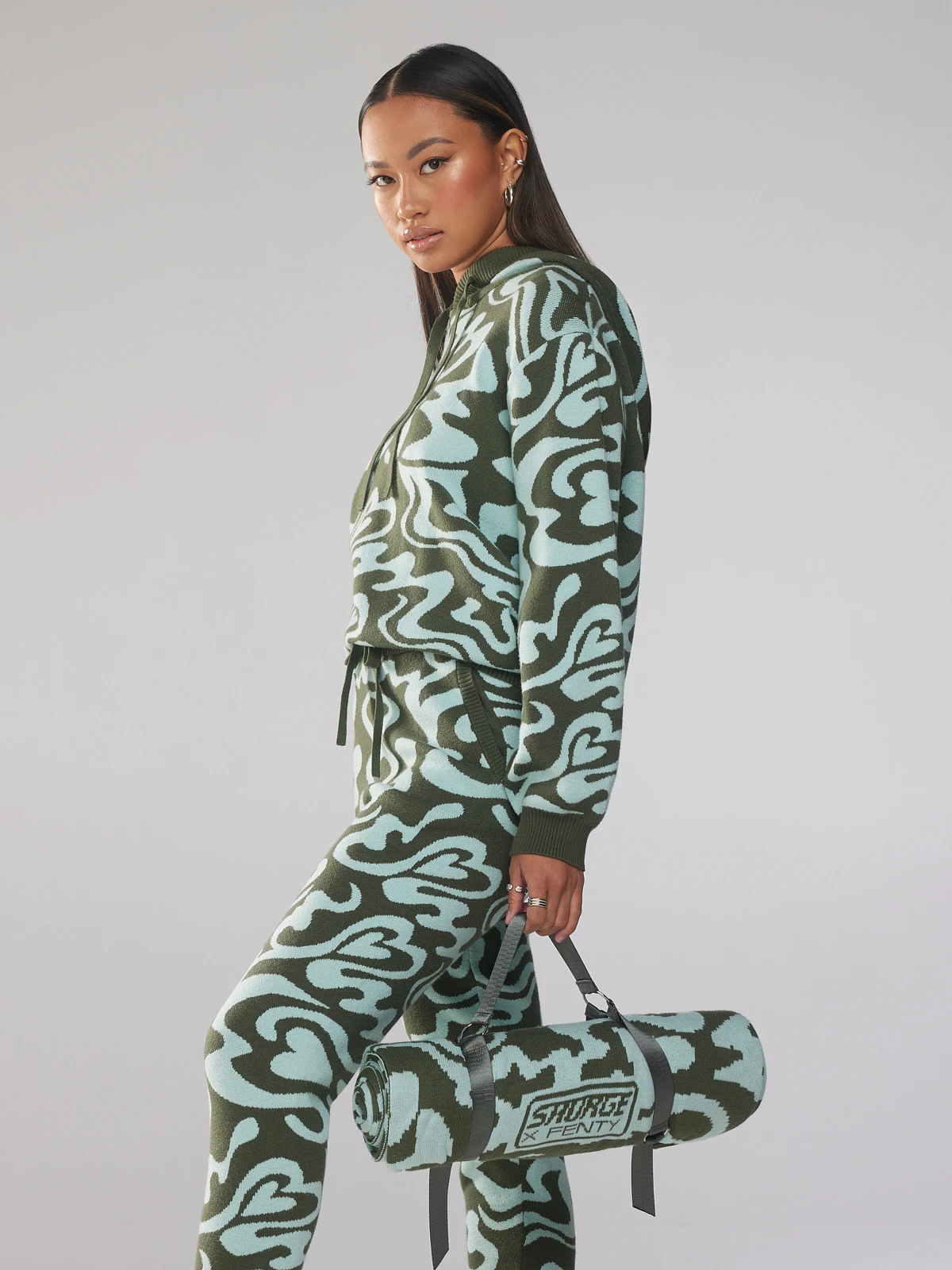 Lit Leisure Throw Blanket With Harness 2 Lit Leisure Throw Blanket With Harness - Image 2