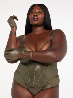 Platinum Play Strappy Mesh Gloves (1X-3X)