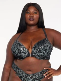 Sharp Dresser Lace Push-Up Bra